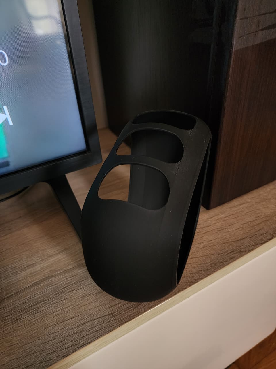 Remote Dock – Minimal Remote Organizer
